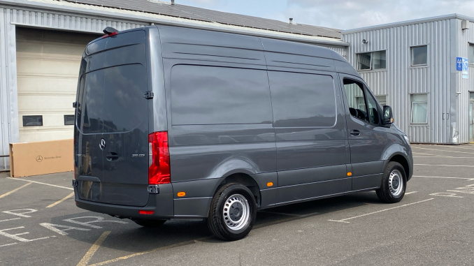 Mercedes-Benz Sprinter 315Cdi L2 Diesel Rwd 3.5t H2 Pro Van 9G-Tronic - Image 9